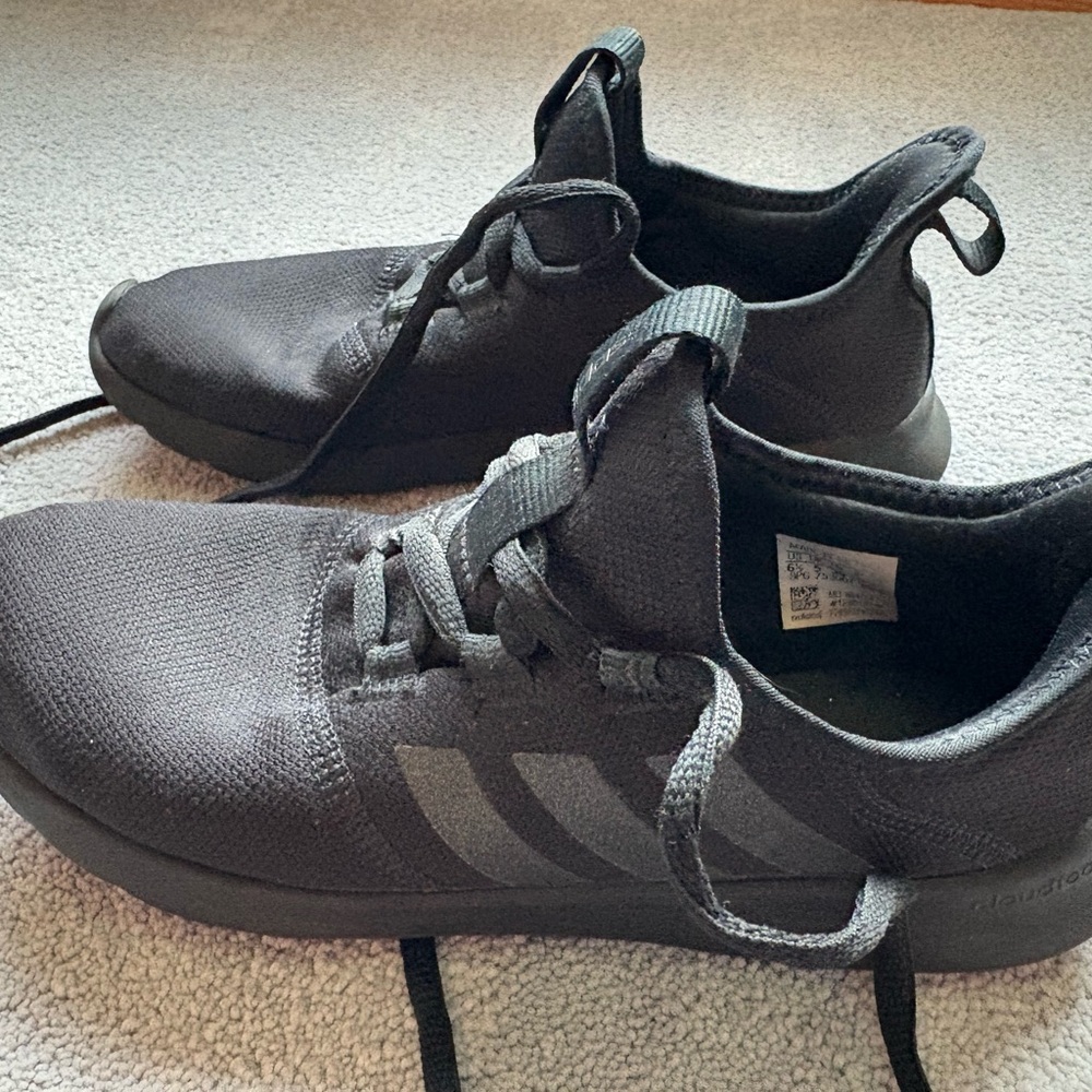 Womens Adidas cloud foam super lightweight black shoes. Size 6.5